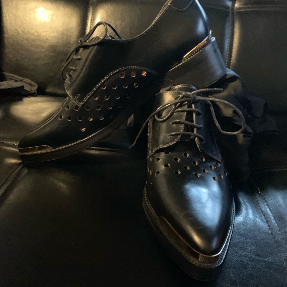 Gold toe and heel Oxford shoes